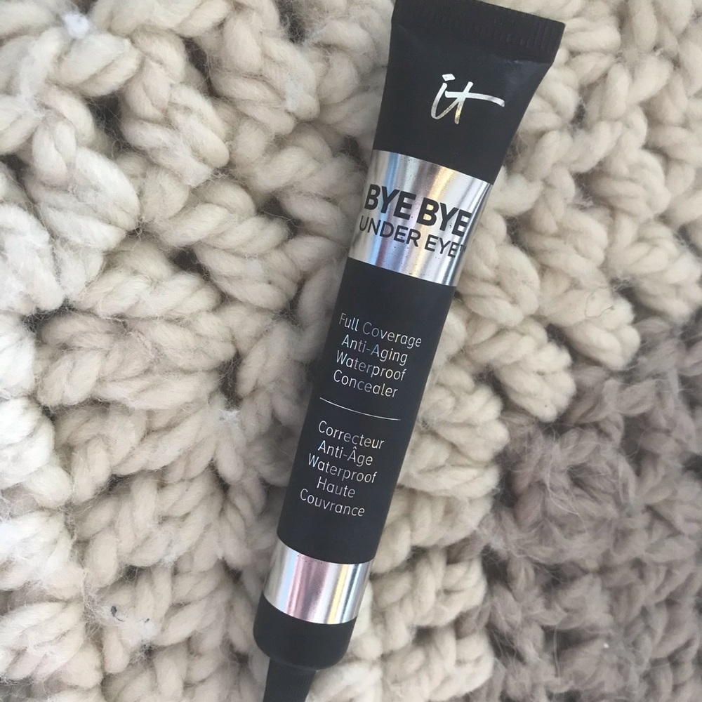 IT bye bye under eye concealer